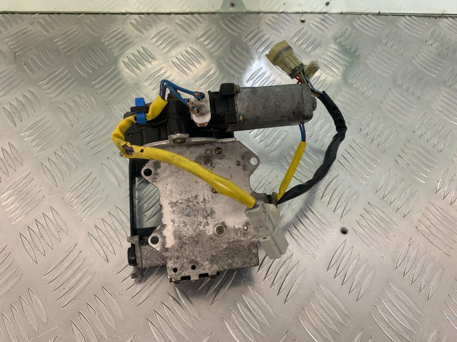 YAMAHA FJR1300 FJR 1300 SCREEN MOTOR  YEAR 2001-05 (STOCK 946)