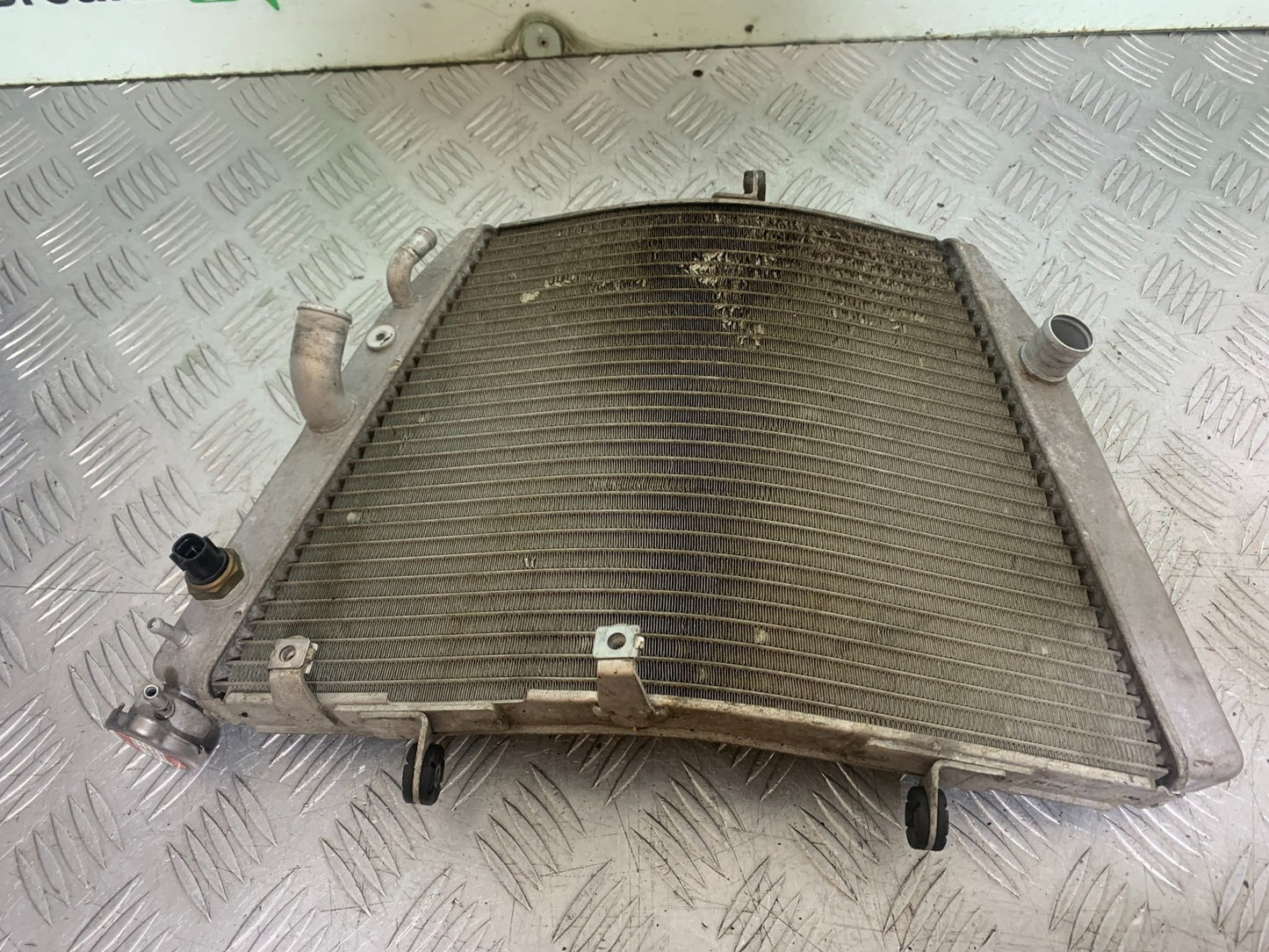SUZUKI GSXR750 GSXR 750 K4 K5 RADIATOR  2004-2005 (CMB1319)