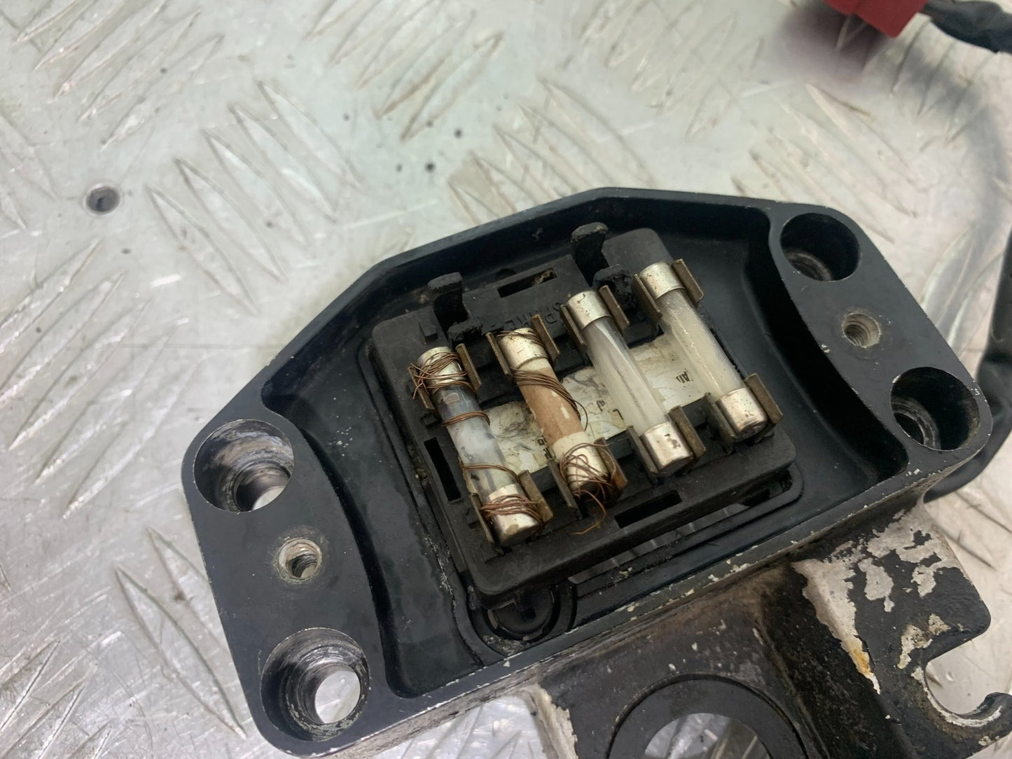 HONDA GL500 GL 500 SILVERWING FUSE BOX  YEAR 1981-82 (CMB1168)