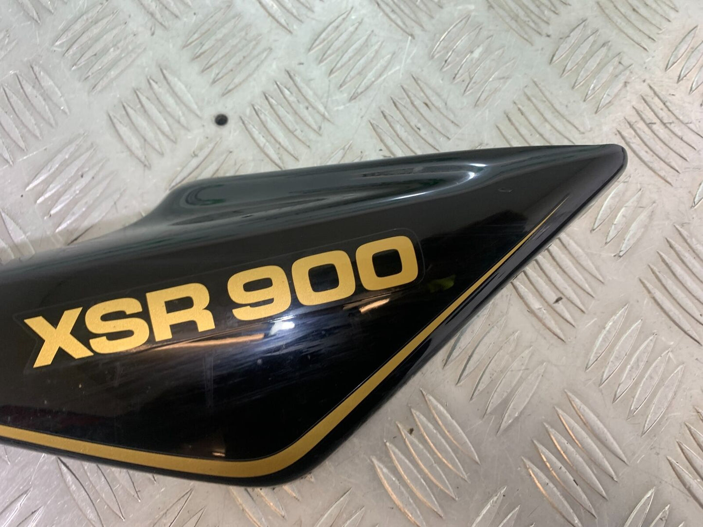 YAMAHA XSR900 XSR 900 RIGHT SIDE PANEL  YEAR 2021-2022 (CMB1073)