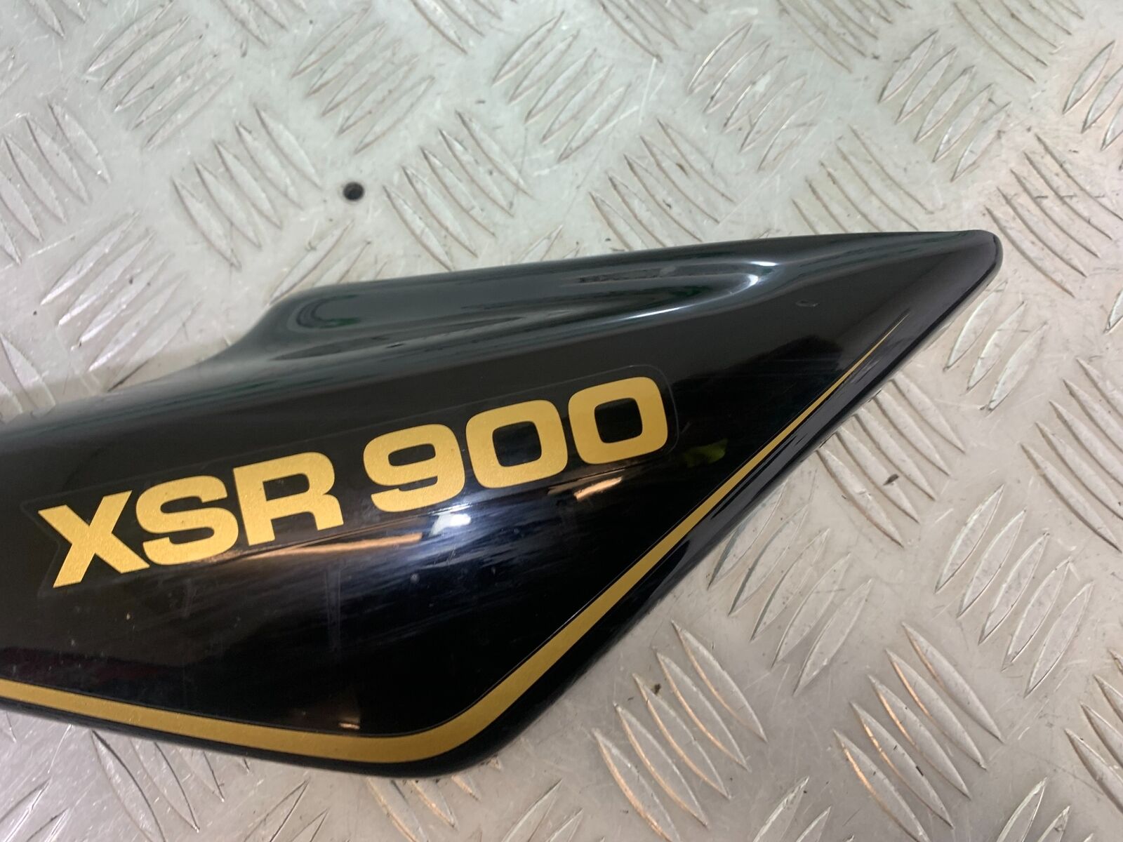 YAMAHA XSR900 XSR 900 RIGHT SIDE PANEL  YEAR 2021-2022 (CMB1073)