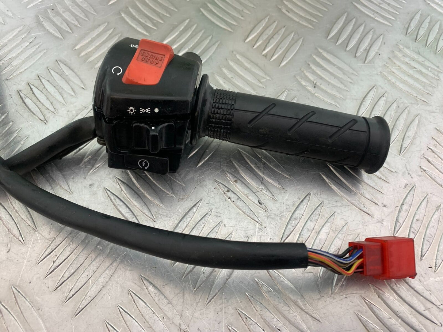 HONDA CBR1100 BLACKBIRD RIGHT SWITCH GEAR  YEAR 1999-2005  (CMB1103)