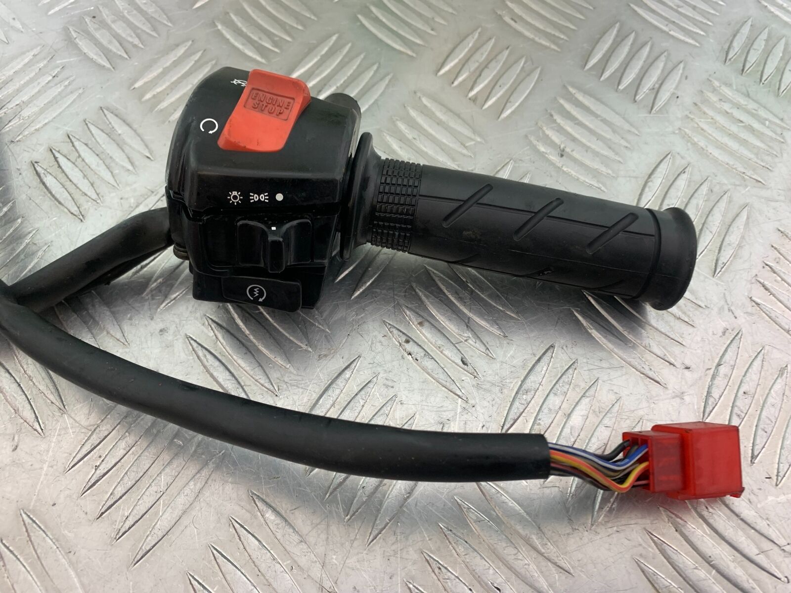 HONDA CBR1100 BLACKBIRD RIGHT SWITCH GEAR  YEAR 1999-2005  (CMB1103)
