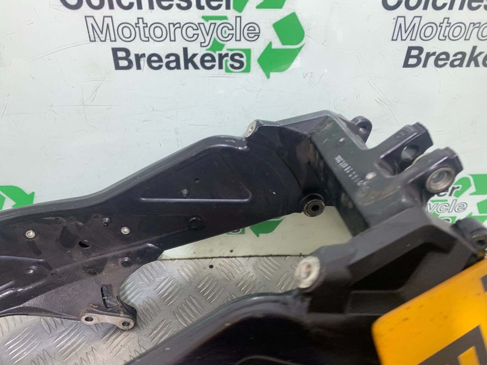 APRILIA RSV1000 R FACTORY MILLE FRAME REG LOG BOOK    2004-09 (CMB1203)