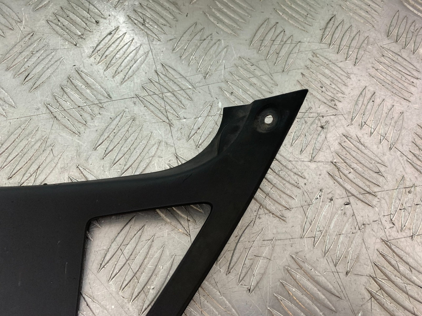 TRIUMPH 1050 SPRINT GT FAIRING V-PIECE YEAR 2010-2016 (CMB1250)