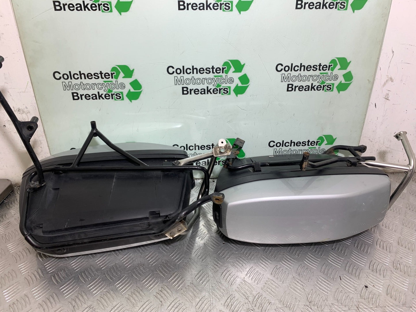 BMW F800 GT LUGGAGE PANNIERS CRASH BARS (EX-POLICE)  YEAR 2013-2017 (CMB1248)