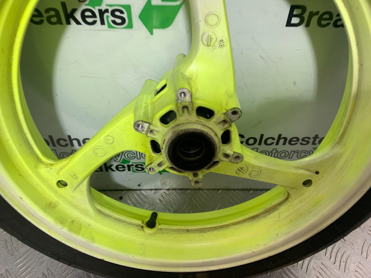 HONDA CBR1000 rr FIREBLADE FRONT WHEEL YEAR 2006 (CMB1220)
