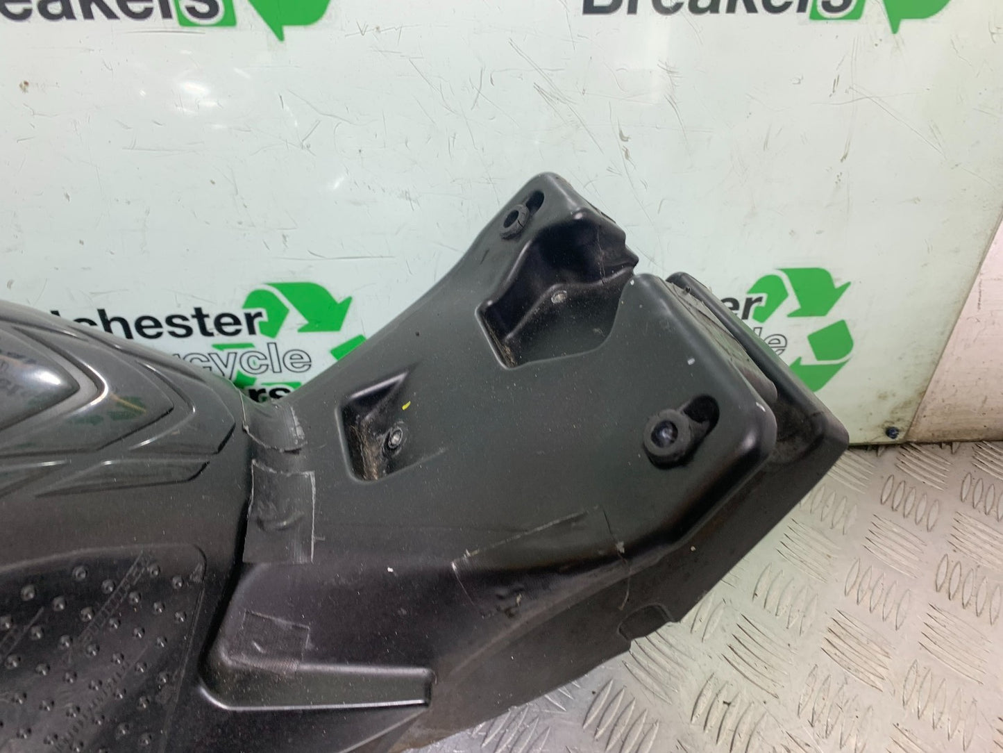 APRILIA TUONO 1000 V4R PETROL TANK  YEAR 2011-13  (CMB1316)
