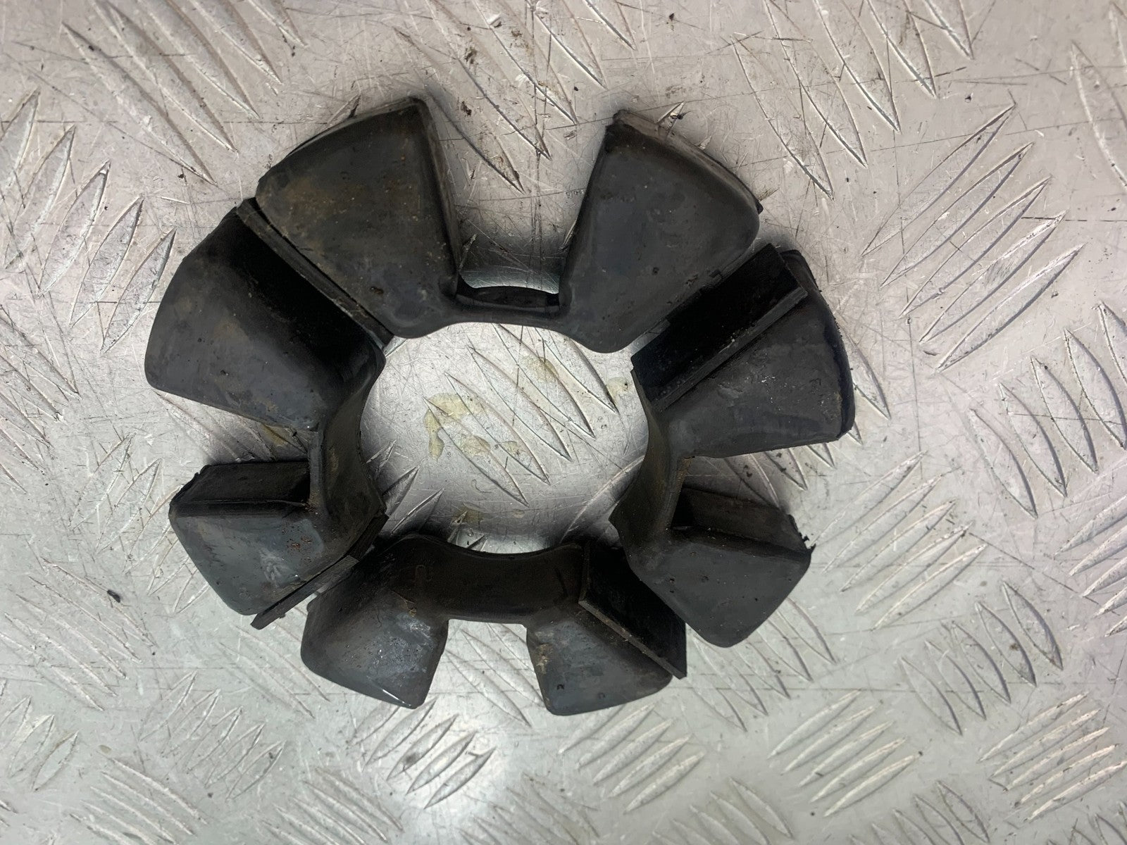 KAWASAKI GPZ600 GPZ 600 CUSH DRIVE RUBBERS   YEAR 1988-90 (CMB1258)