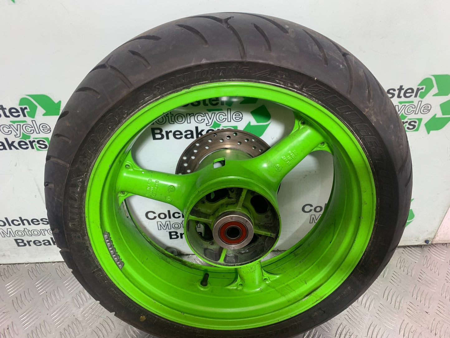 KAWASAKI ZX9R ZX9 C REAR WHEEL AND DISC YEAR 1998-99 (CMB1213)
