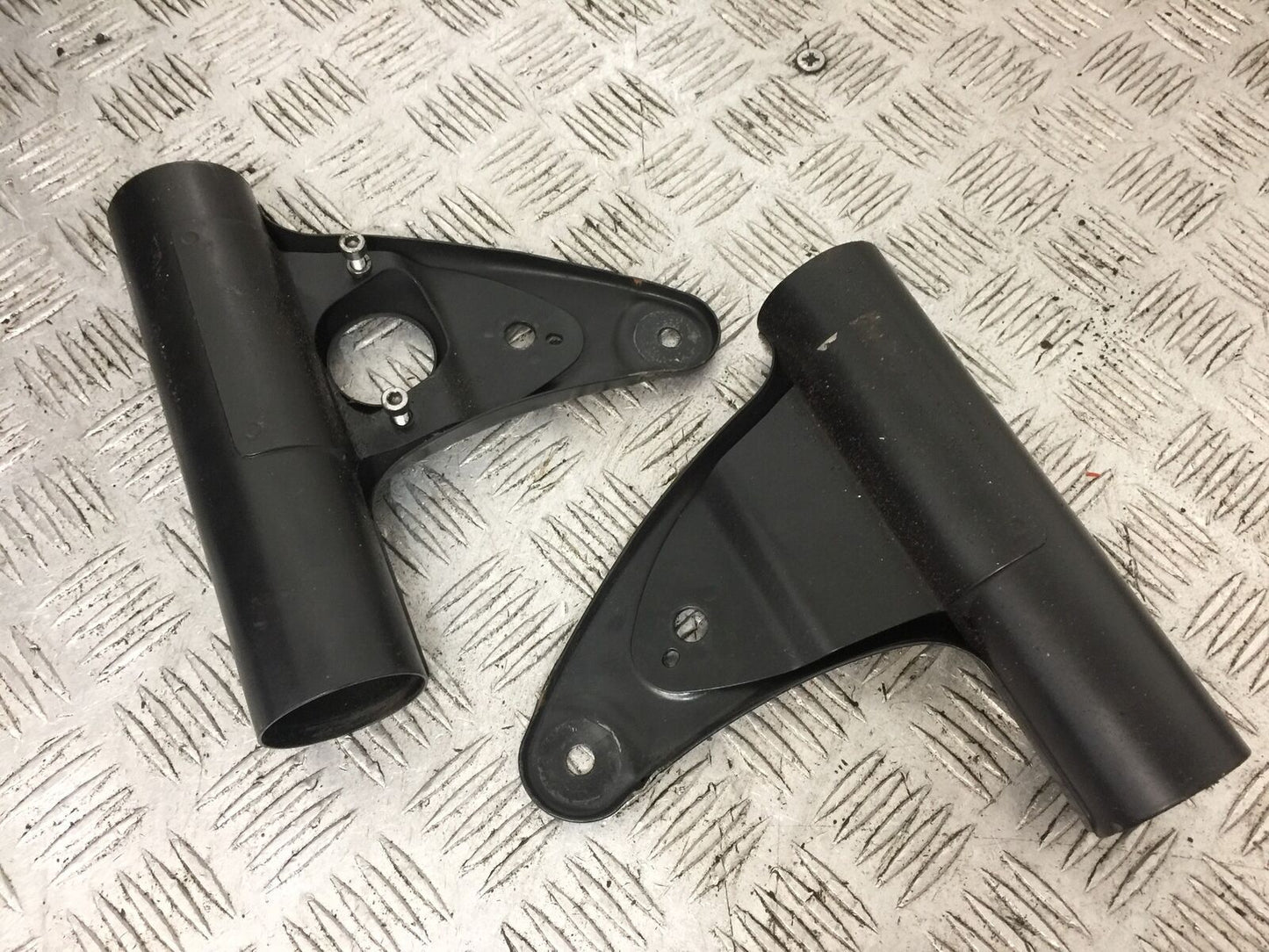TRIUMPH BONNEVILLE 865 HEADLIGHT BRACKETS  YEAR 2008-2015 (STOCK 904)