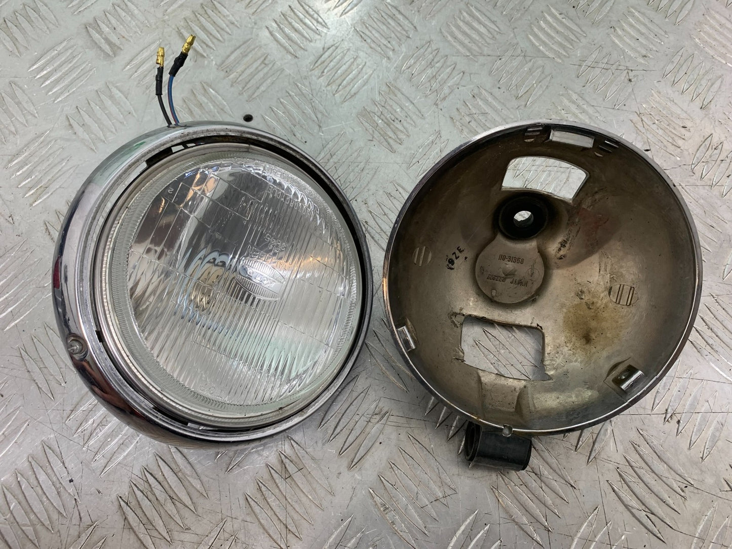 YAMAHA XV1100 XV 1100 VIRAGO HEADLIGHT AND BACKING  1990-1999 (CMB1190)