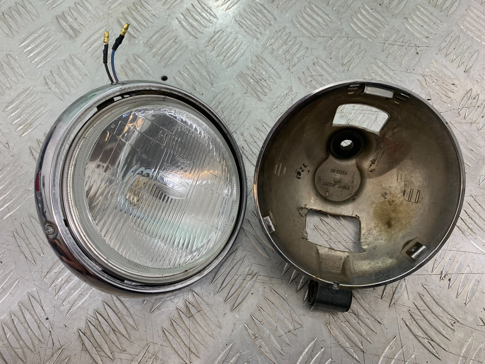 YAMAHA XV1100 XV 1100 VIRAGO HEADLIGHT AND BACKING  1990-1999 (CMB1190)