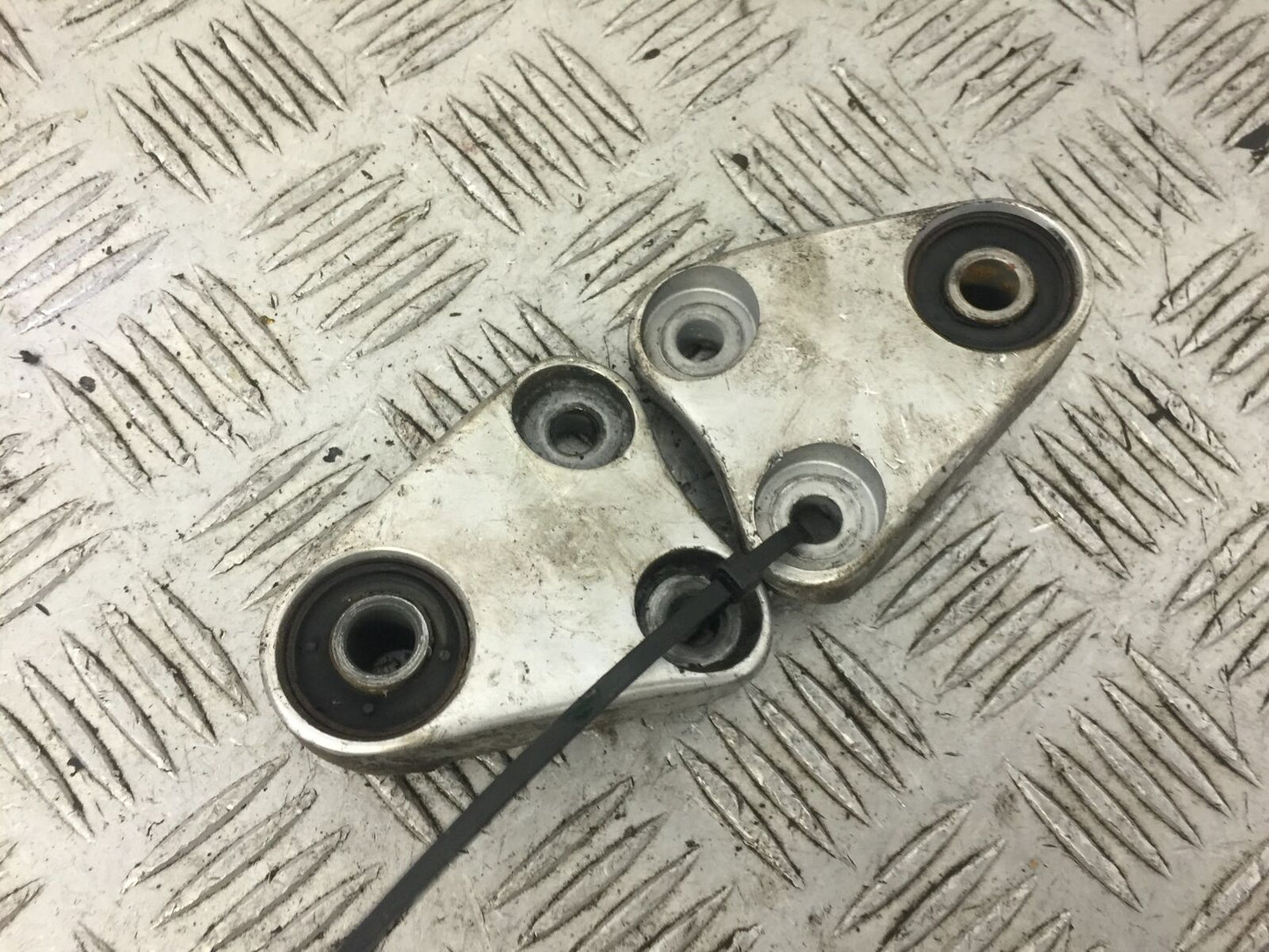 SUZUKI GSF1200  GSF 1200 BANDIT ENGINE BRACKETS YEAR 1997 (STOCK 596)