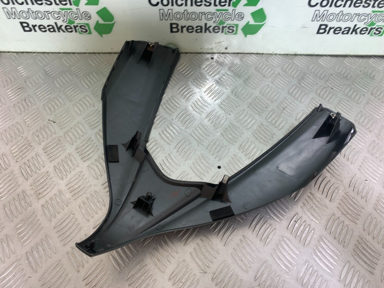SUZUKI AN400 AN 400 BURGMAN TOP FAIRING INFILL PANEL  YEAR 2017-2024 (CMB1118)
