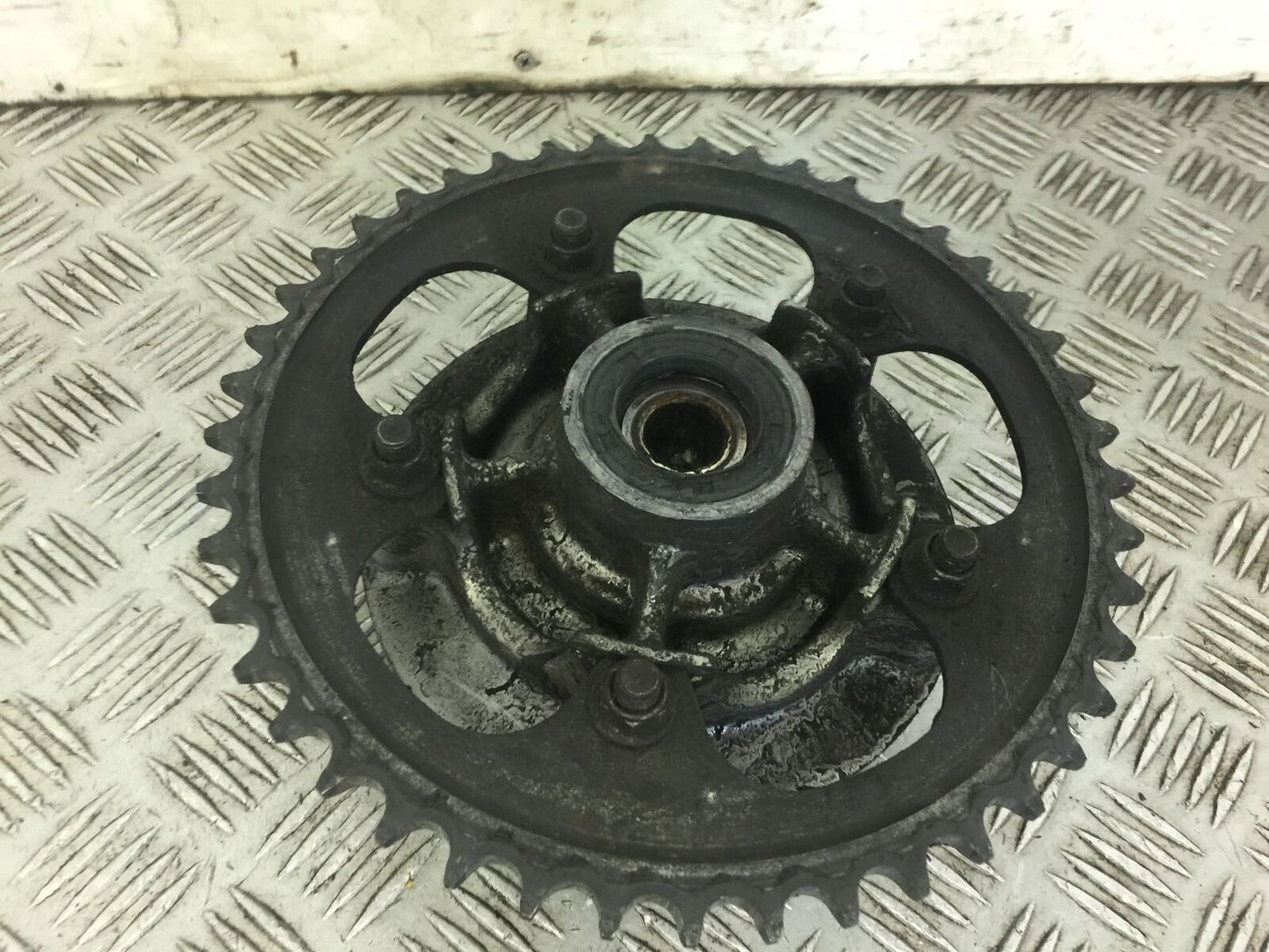 TRIUMPH TT600 TT 600 SPROCKET CARRIER  YEAR 2001 (STOCK 597)