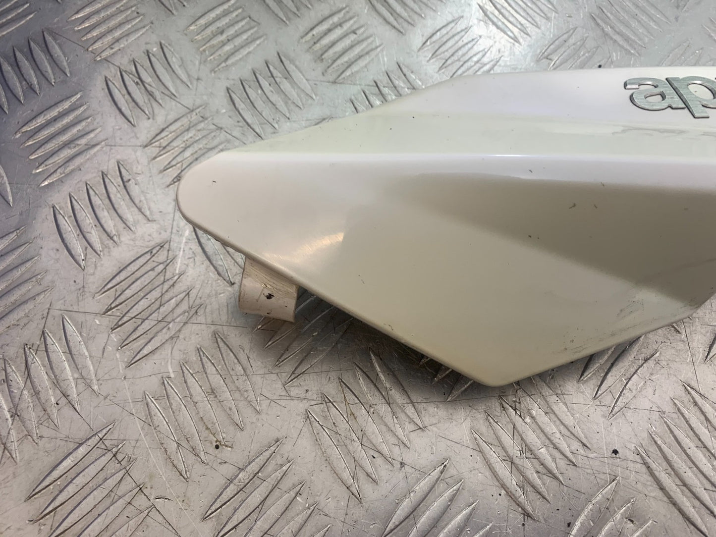 APRILIA SL750 SL 750 SHIVER LEFT TANK PANEL   YEAR 2008-2016 (CMB1242)