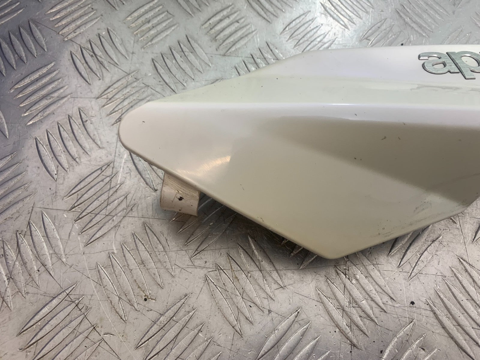 APRILIA SL750 SL 750 SHIVER LEFT TANK PANEL   YEAR 2008-2016 (CMB1242)