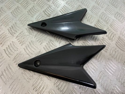 TRIUMPH SPEED TRIPLE R 1050 LEFT AND RIGHT SIDE INFILL PANELS 2009 (CMB1183)