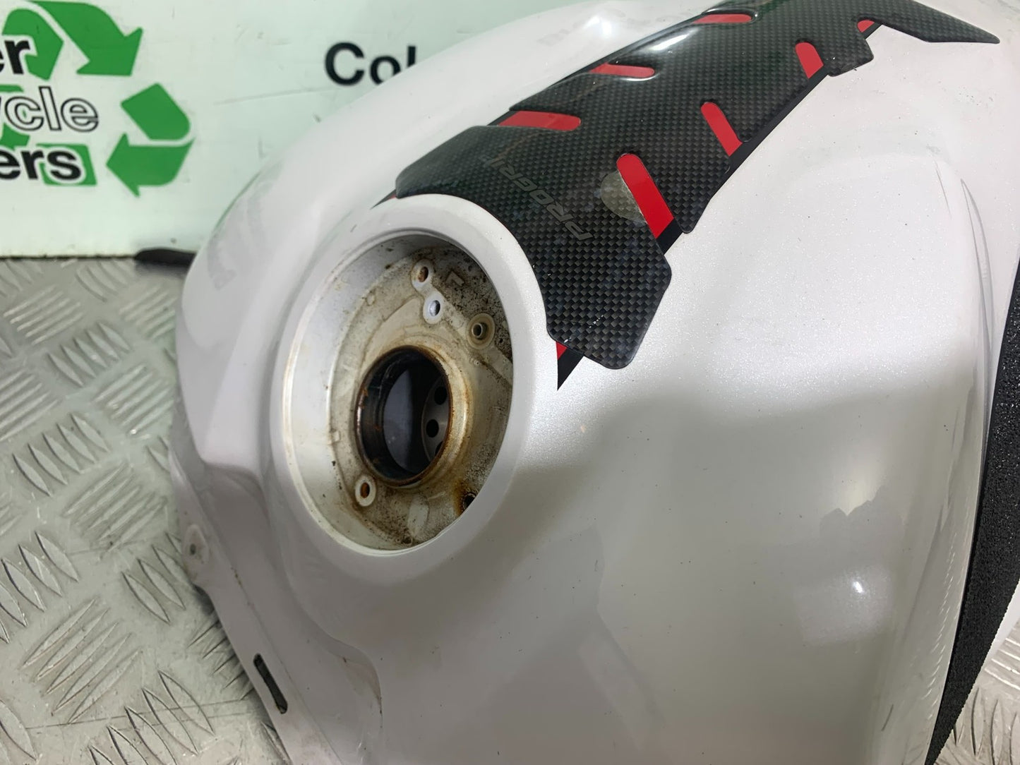 YAMAHA YZF R1 4C8 PETROL TANK  YEAR 2007-2008 (CMB1237)