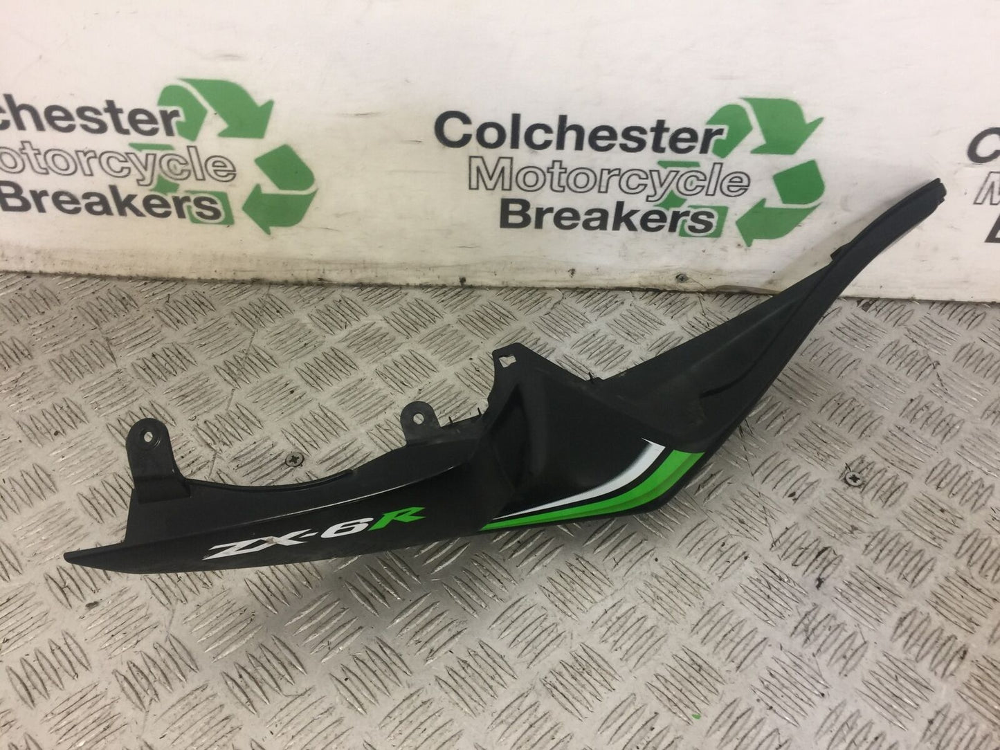 KAWASAKI ZX6R RIGHT SEAT PANEL   YEAR 2009-2012  (STOCK 626)