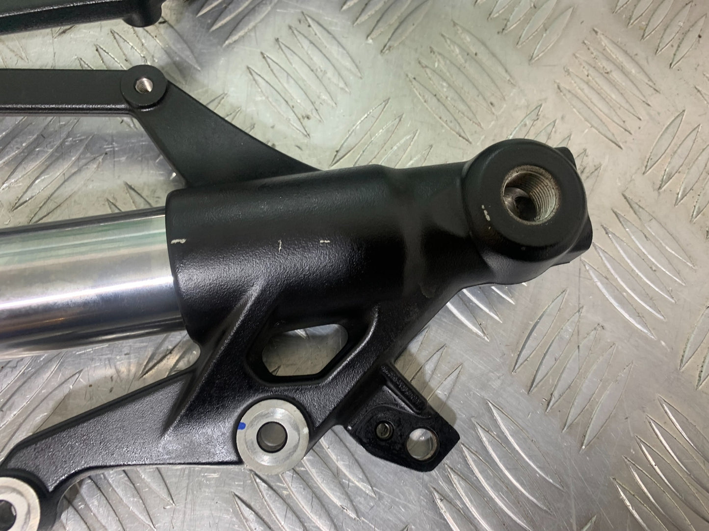 TRIUMPH TRIDENT 660 FORKS  YEAR 2021-2024 (CMB1148)