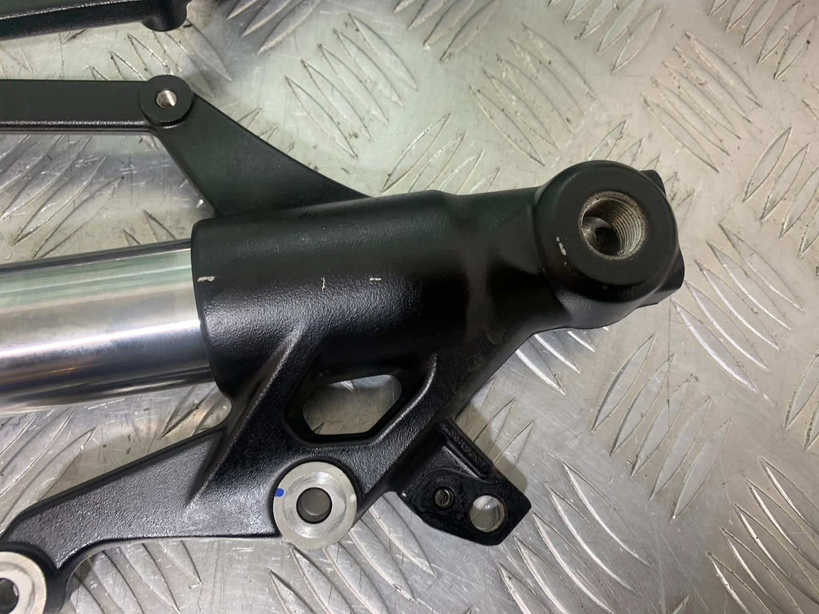 TRIUMPH TRIDENT 660 FORKS  YEAR 2021-2024 (CMB1148)