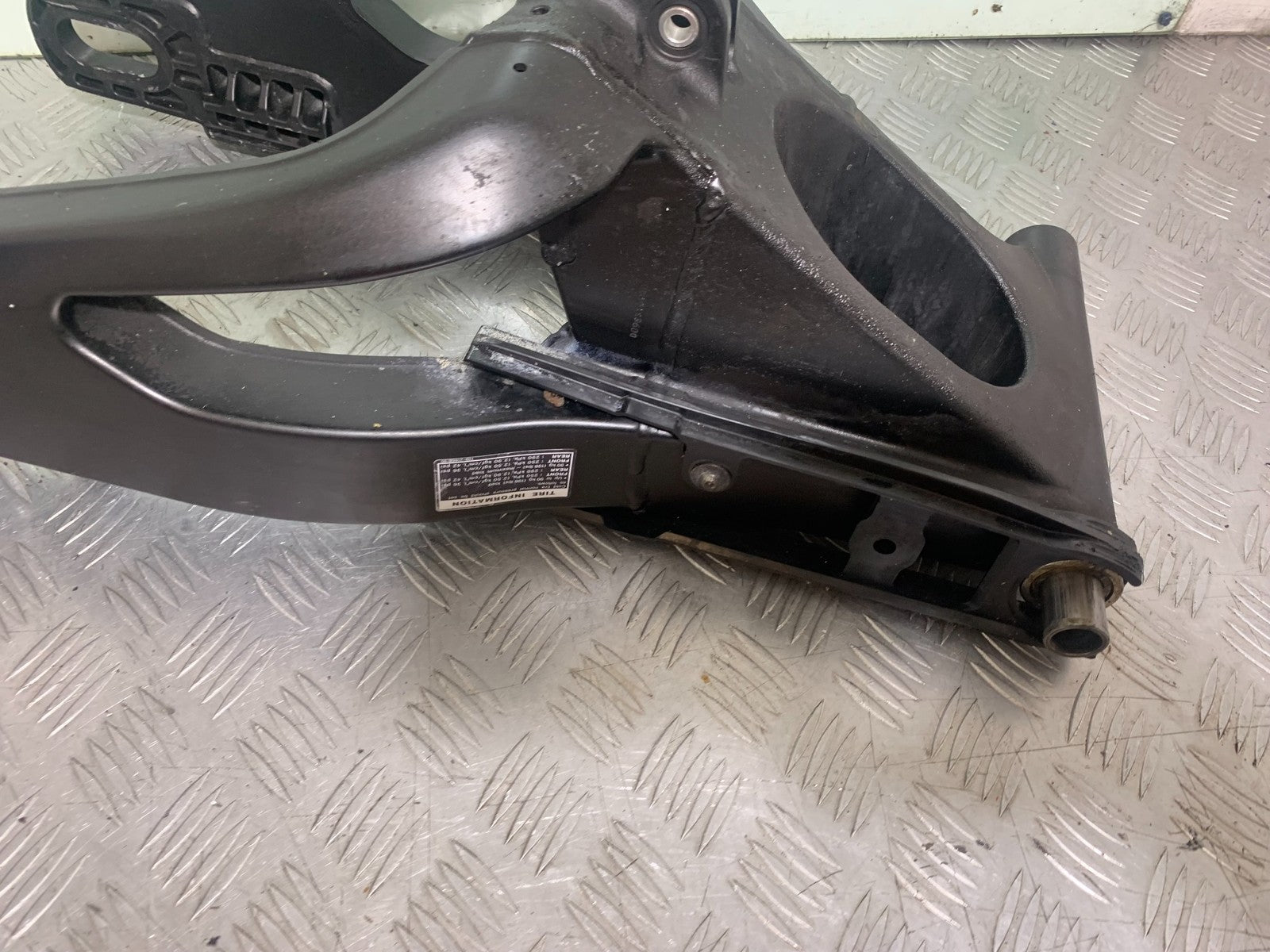 YAMAHA YZF R1 14 B BIG BANG SWINGARM    2009-14 (CMB1175)