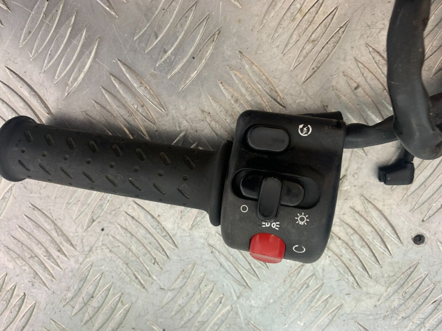 TRIUMPH 955i SPRINT ST RIGHT SWITCH GEAR  YEAR 1999-2004 (CMB1124)