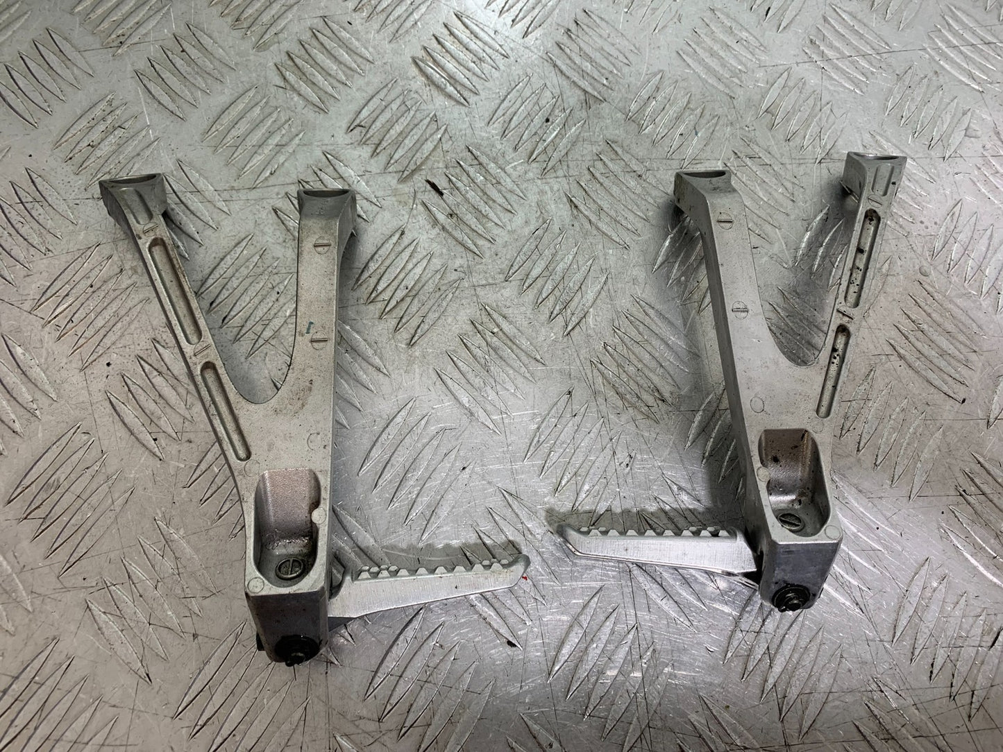 HONDA CBR1000 rr FIREBLADE REAR HANGERS & PEGS  2008-2011 (CMB1253)