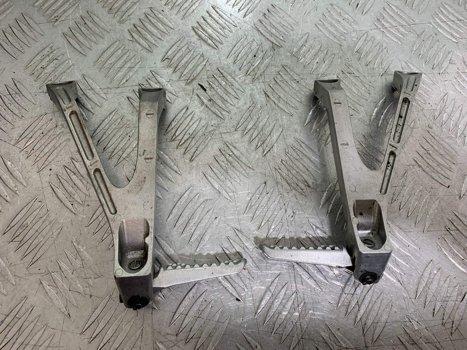 HONDA CBR1000 rr FIREBLADE REAR HANGERS & PEGS  2008-2011 (CMB1253)