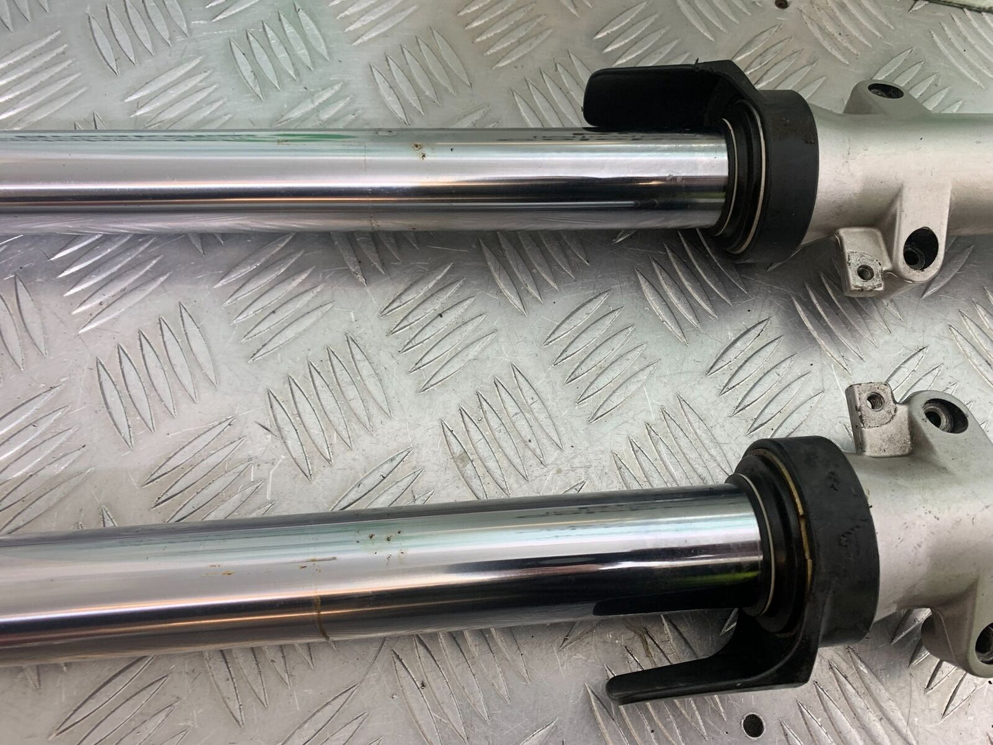 SUZUKI GSF600 GSF 600 BANDIT FORKS  YEAR 2001-2003 (CMB1102)