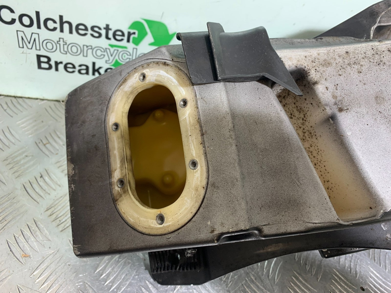 APRILIA TUONO 1000 V4R PETROL TANK  YEAR 2011-13  (CMB1316)