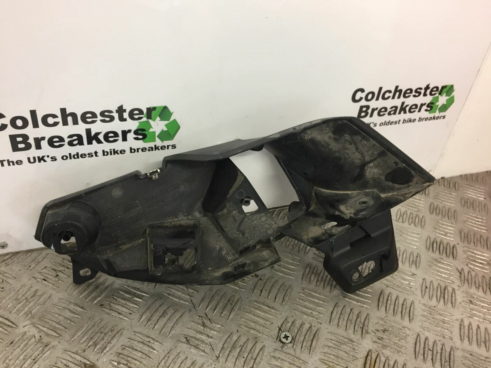 YAMAHA MT 125 MT125 RIGHT AIR TUBE BACKING YEAR 2015