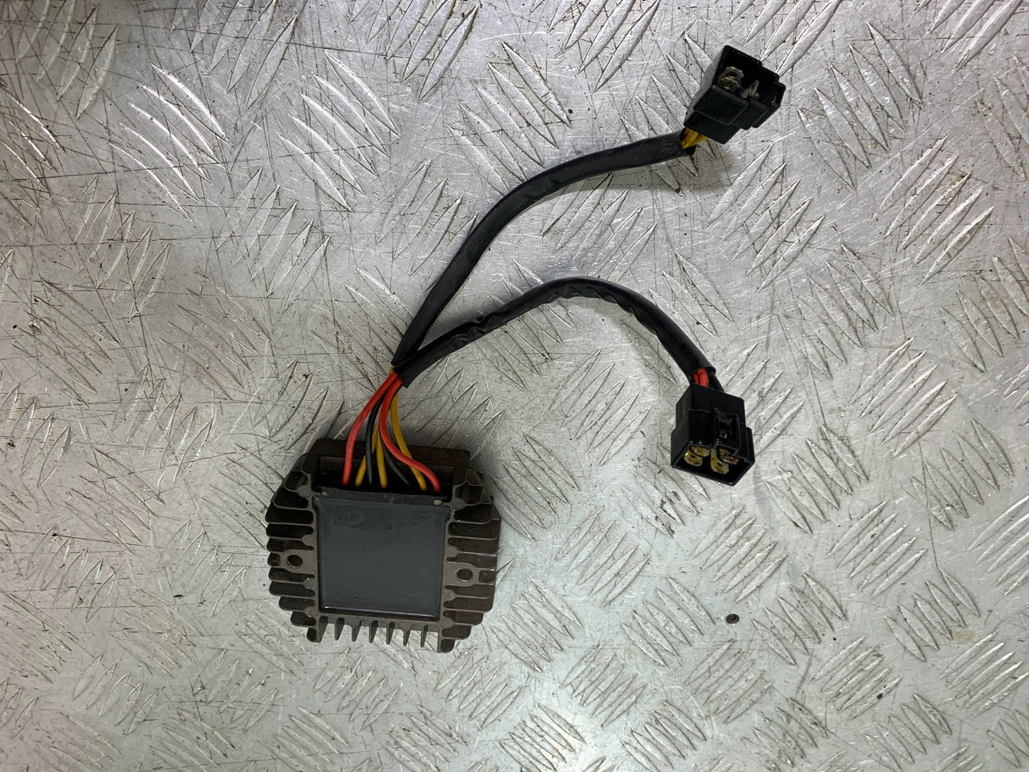 TRIUMPH 955I SPRINT RS REGULATOR YEAR 1999-03 (CMB1313)