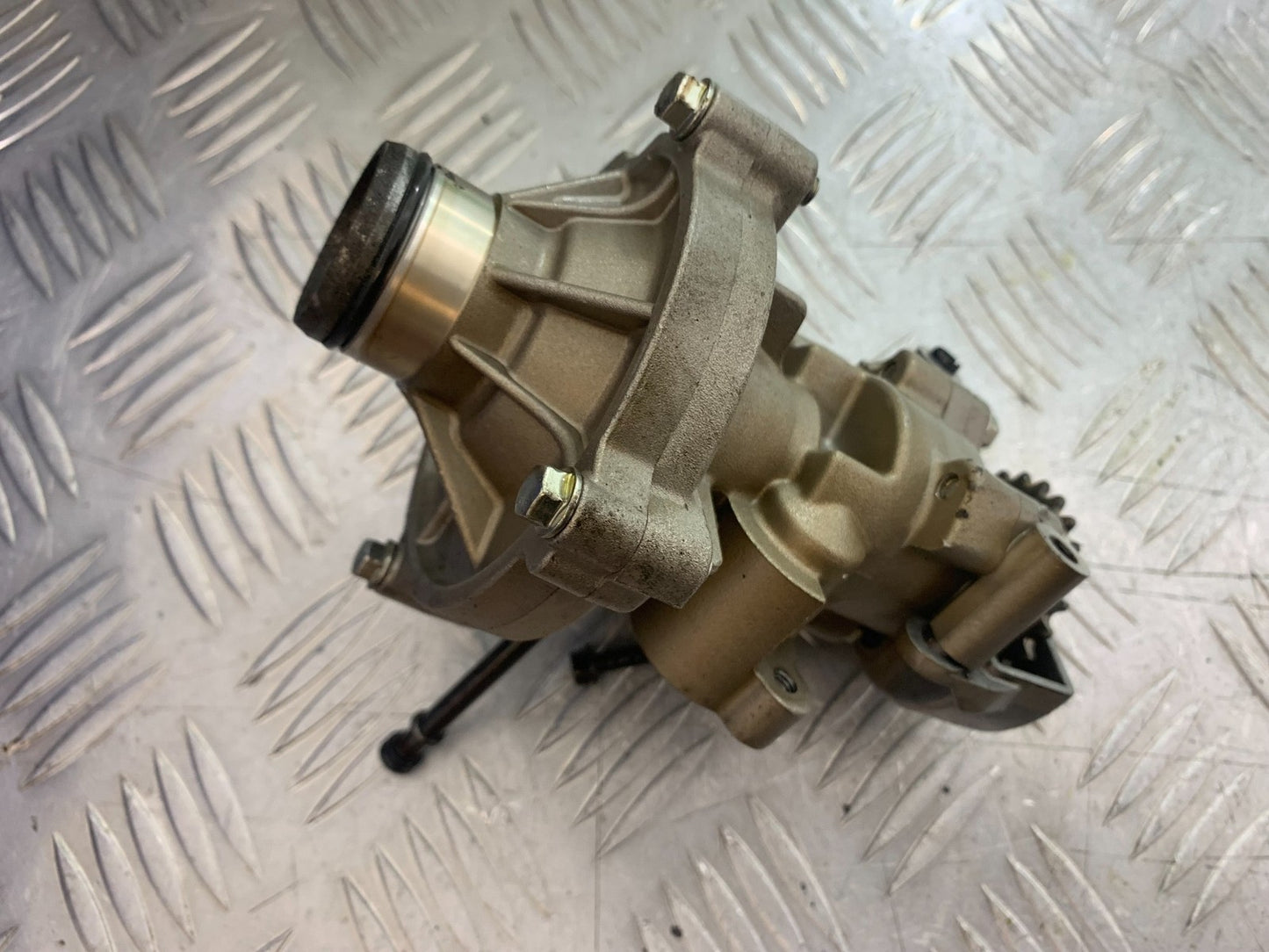 TRIUMPH 675 STREET TRIPLE R OIL PUMP YEAR 2012 (CMB1221)