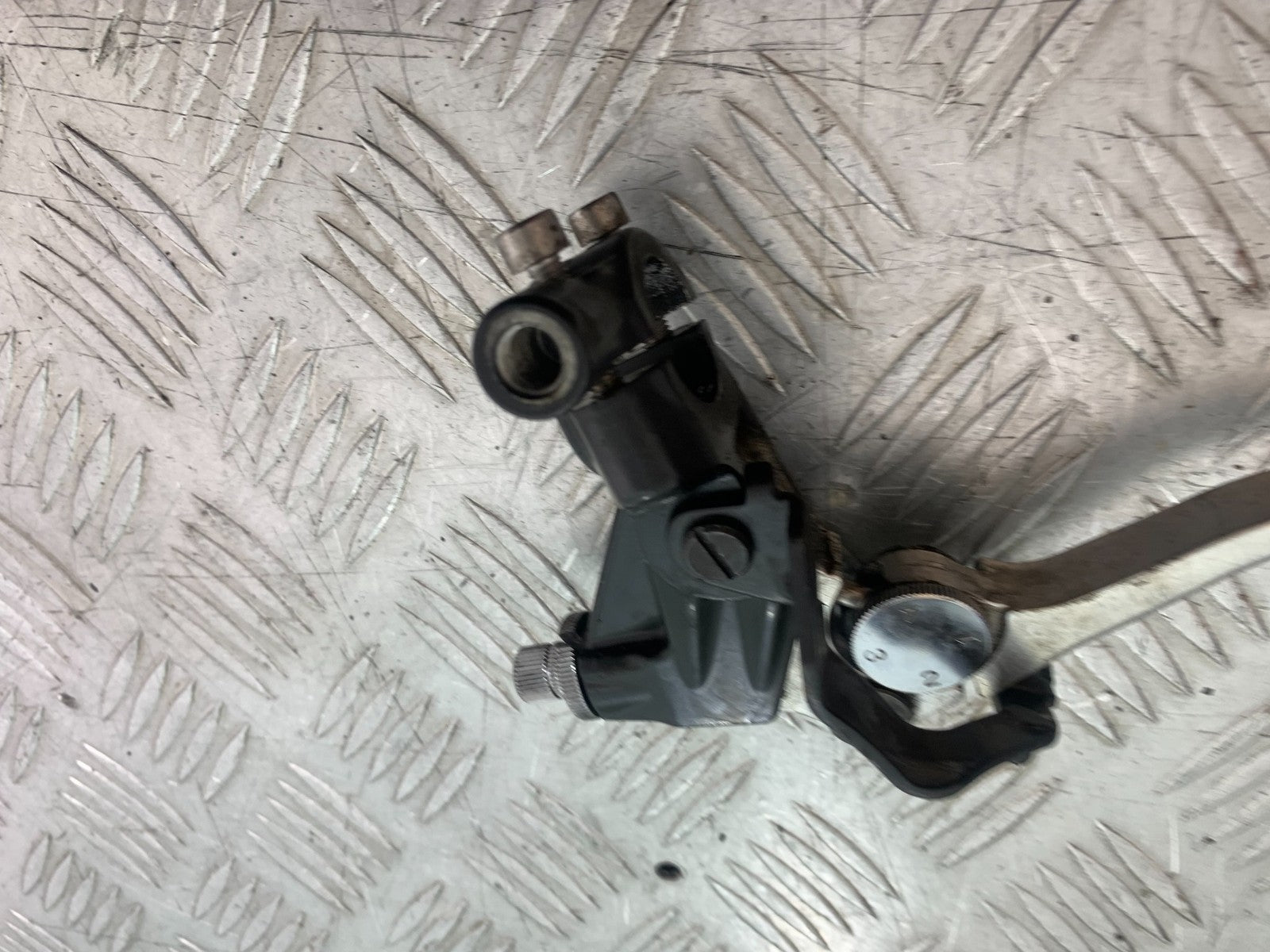 TRIUMPH TIGER 800 XRT CLUTCH LEVER AND BRACKET   2018-2020 (CMB1193)
