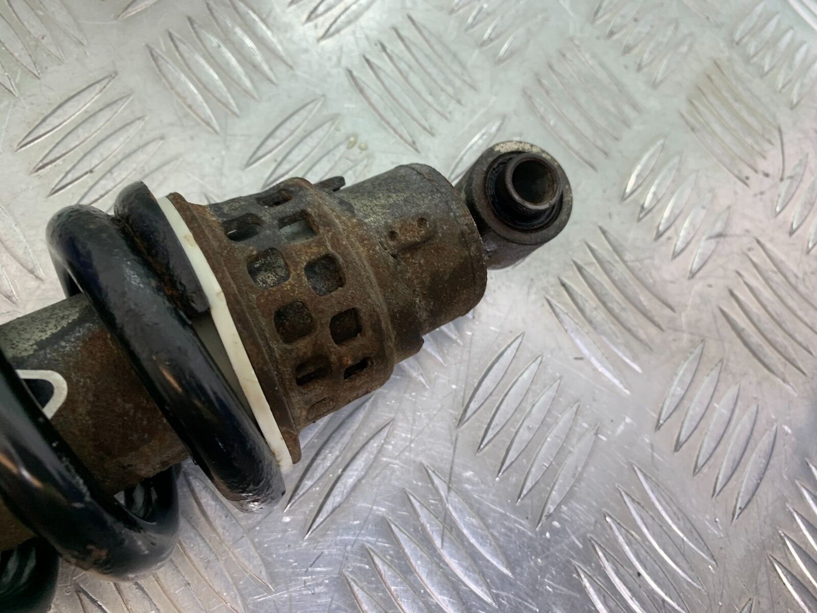 YAMAHA XVS 1300 MIDNIGHT STAR REAR SHOCK  YEAR  2007-16 (CMB1027)