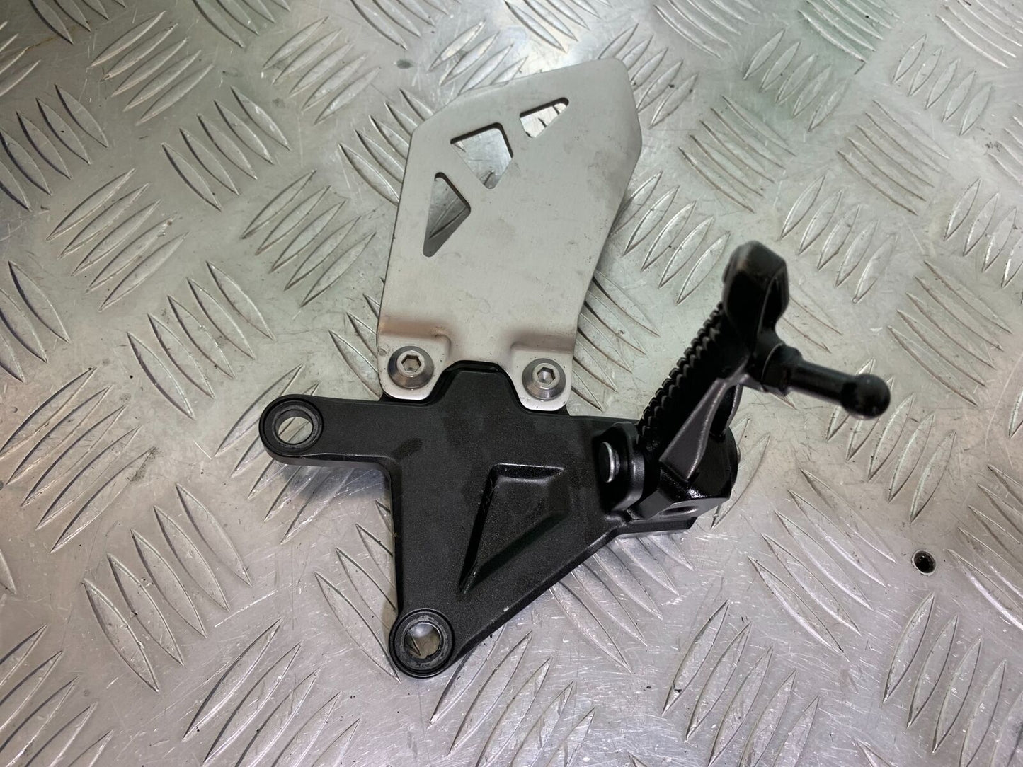 KAWASAKI ZX10R ZX 10R FRONT LEFT HANGER   YEAR 2016-2020 (CMB1015)