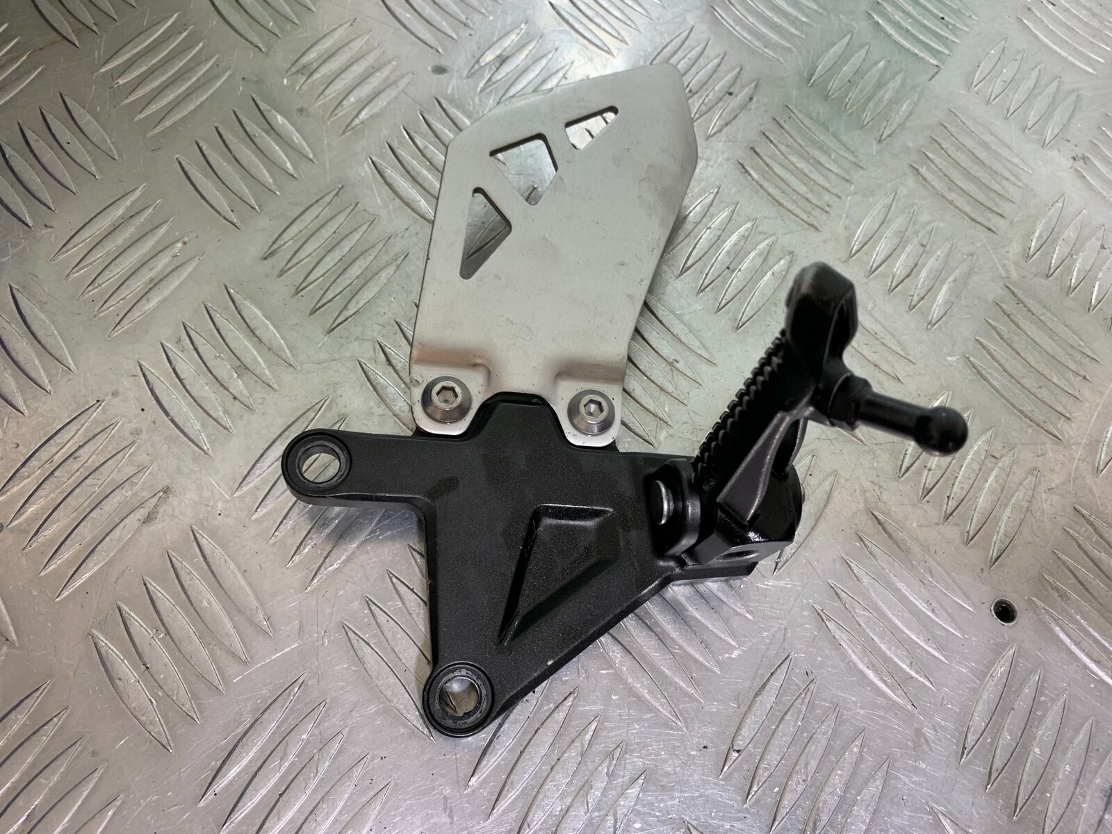KAWASAKI ZX10R ZX 10R FRONT LEFT HANGER   YEAR 2016-2020 (CMB1015)