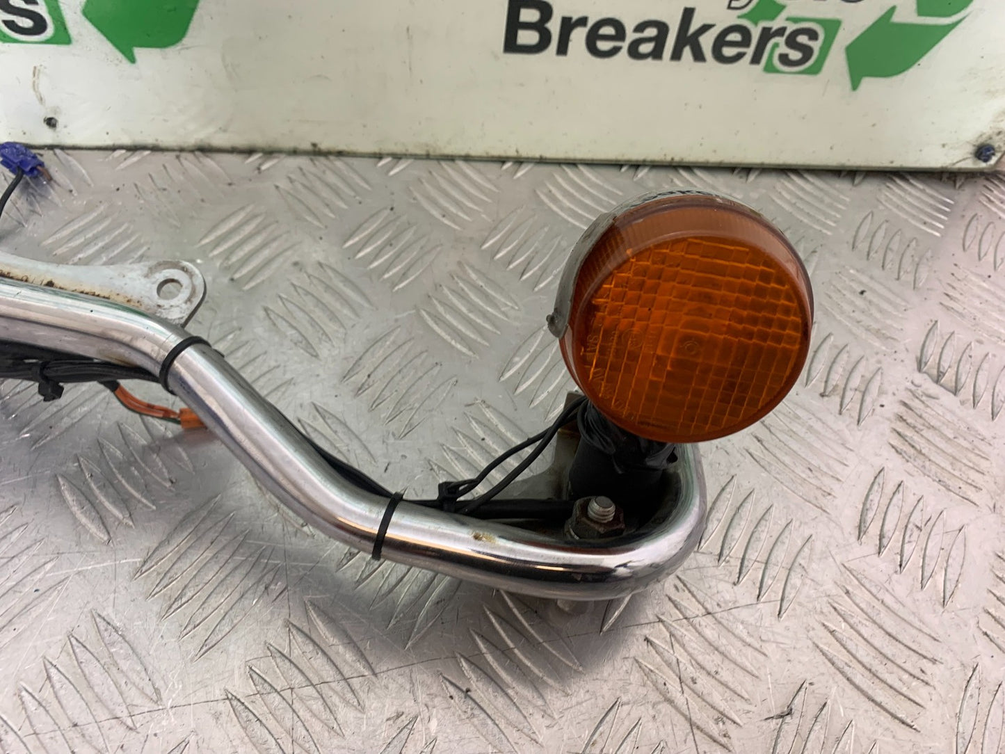 HONDA VT750 SHADOW FRONT INDICATORS AND BRACKET  YEAR 2003-2004 (CMB1265)