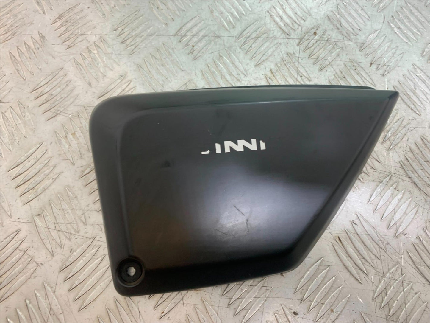 SINNIS HOODLUM 125 LEFT SEAT PANEL  YEAR 2021-2025 (CMB1196)