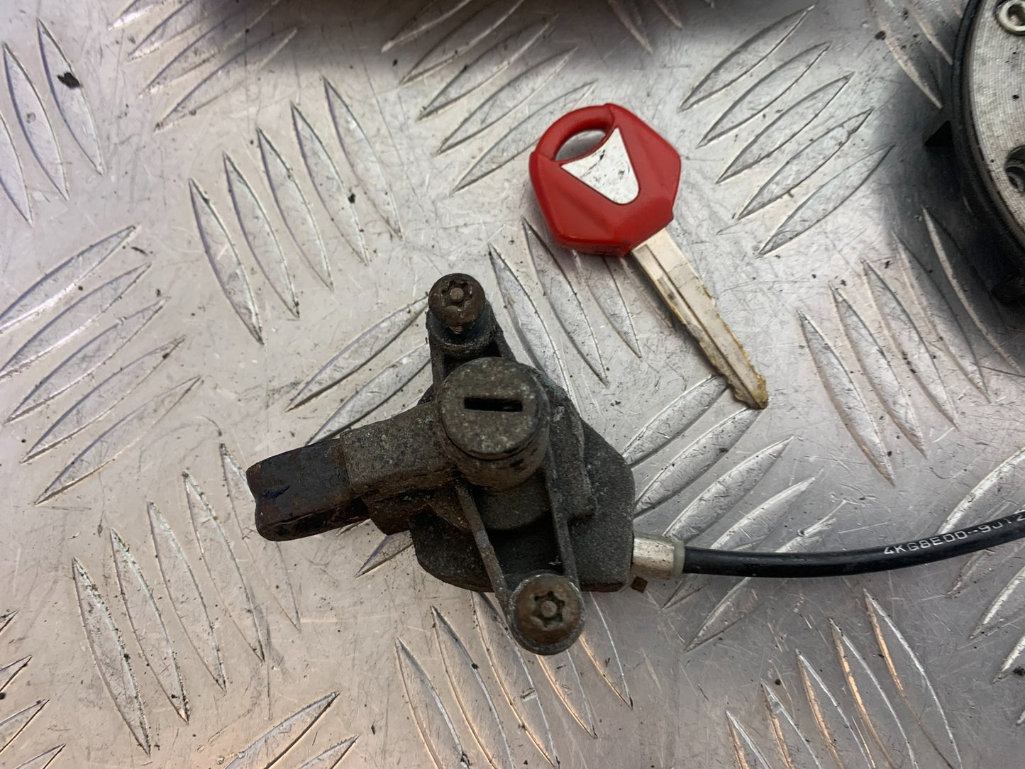 YAMAHA XJR1300 XJR 1300 LOCKS AND KEY   YEAR  1999-2003 (CMB1119)