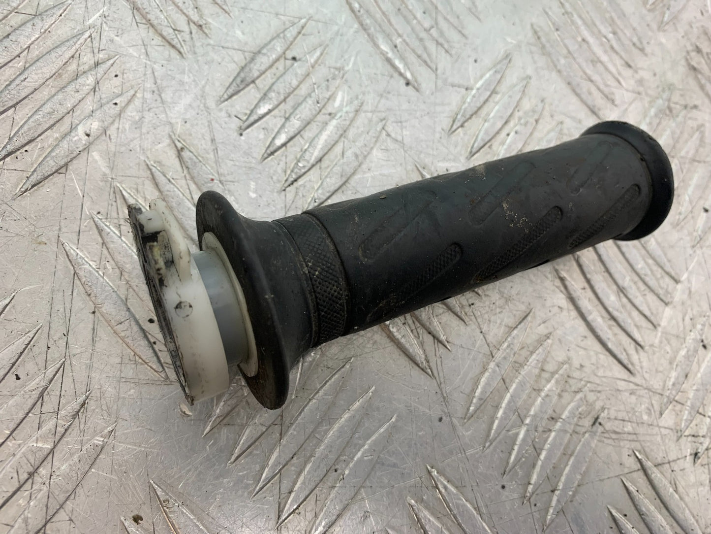 SUZUKI GSF600 GSF 600 BANDIT THROTTLE TWIST GRIP   2000-2004 (CMB1269)