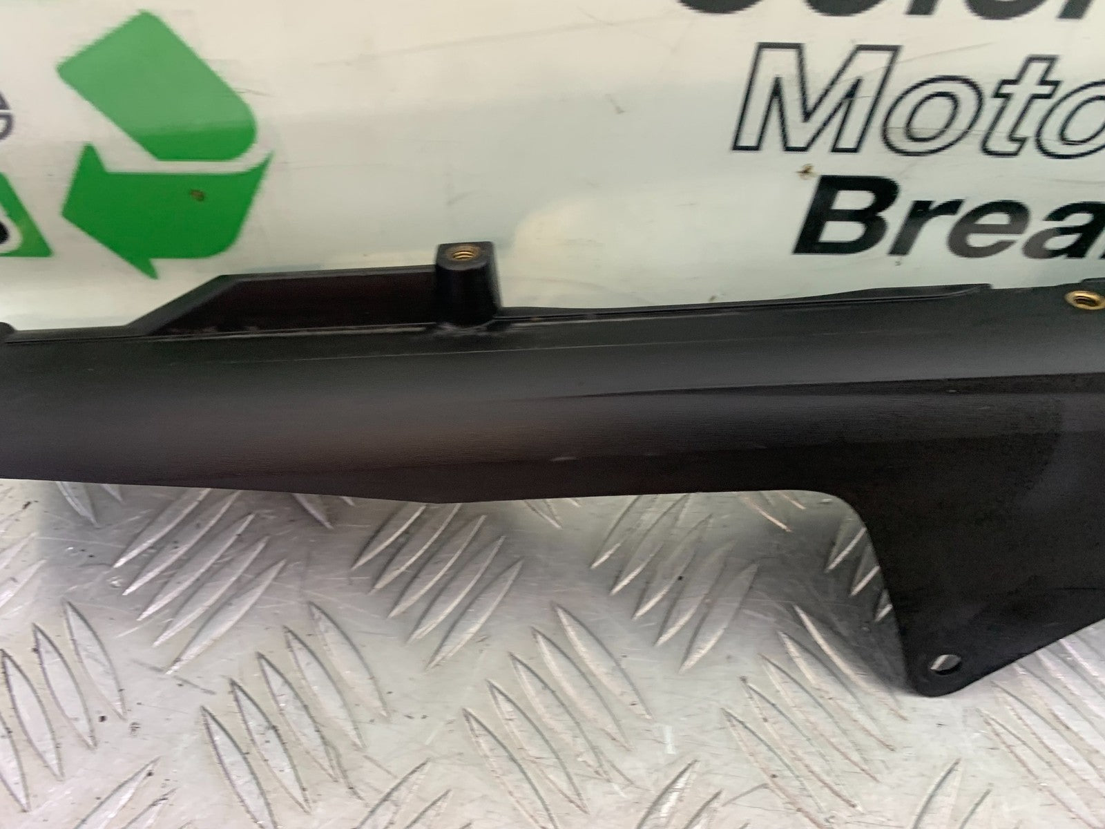 TRIUMPH SPEED TRIPLE R 1050 CHAIN GUARD   2009 (CMB1183)
