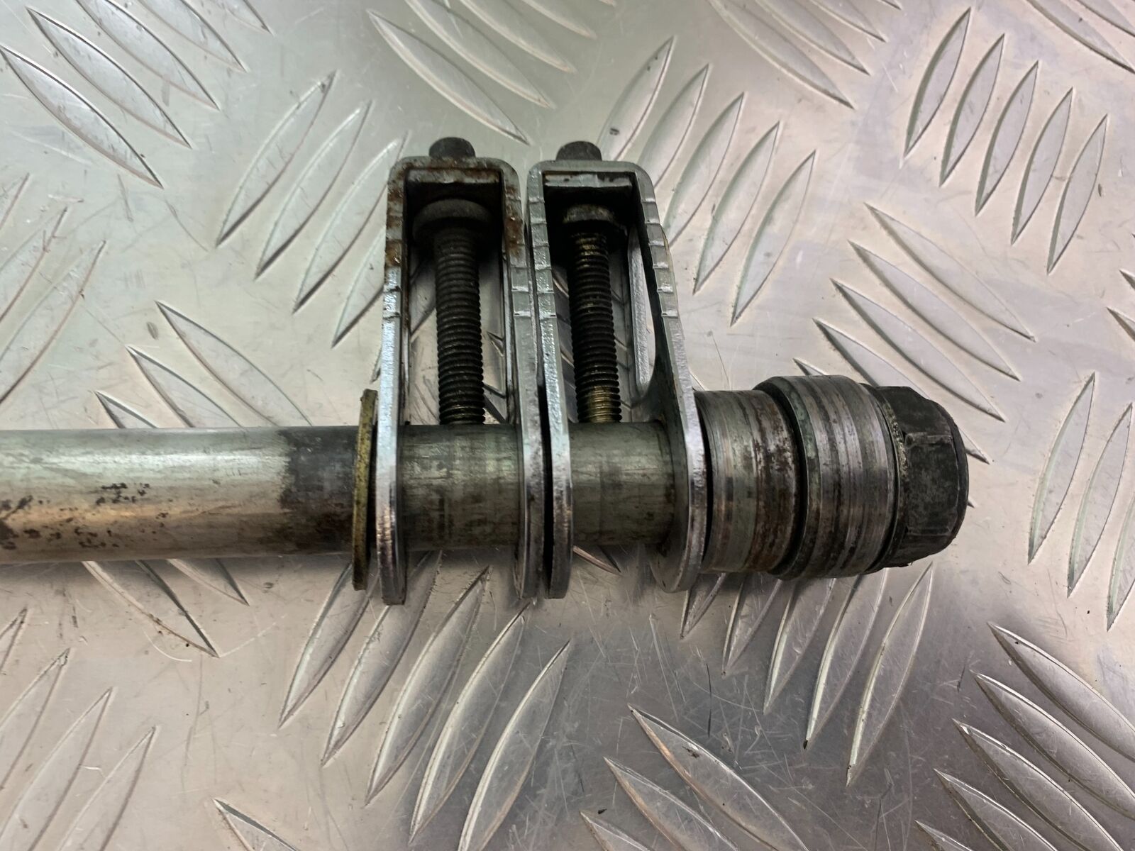 HONDA CBR1100 BLACKBIRD REAR WHEEL SPINDLE YEAR 1996-1998 (CMB1017)