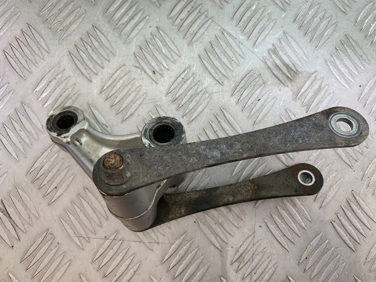 MV AGUSTA 800 F3 REAR SHOCK LINKAGE YEAR 2013-2016 (CMB1152)