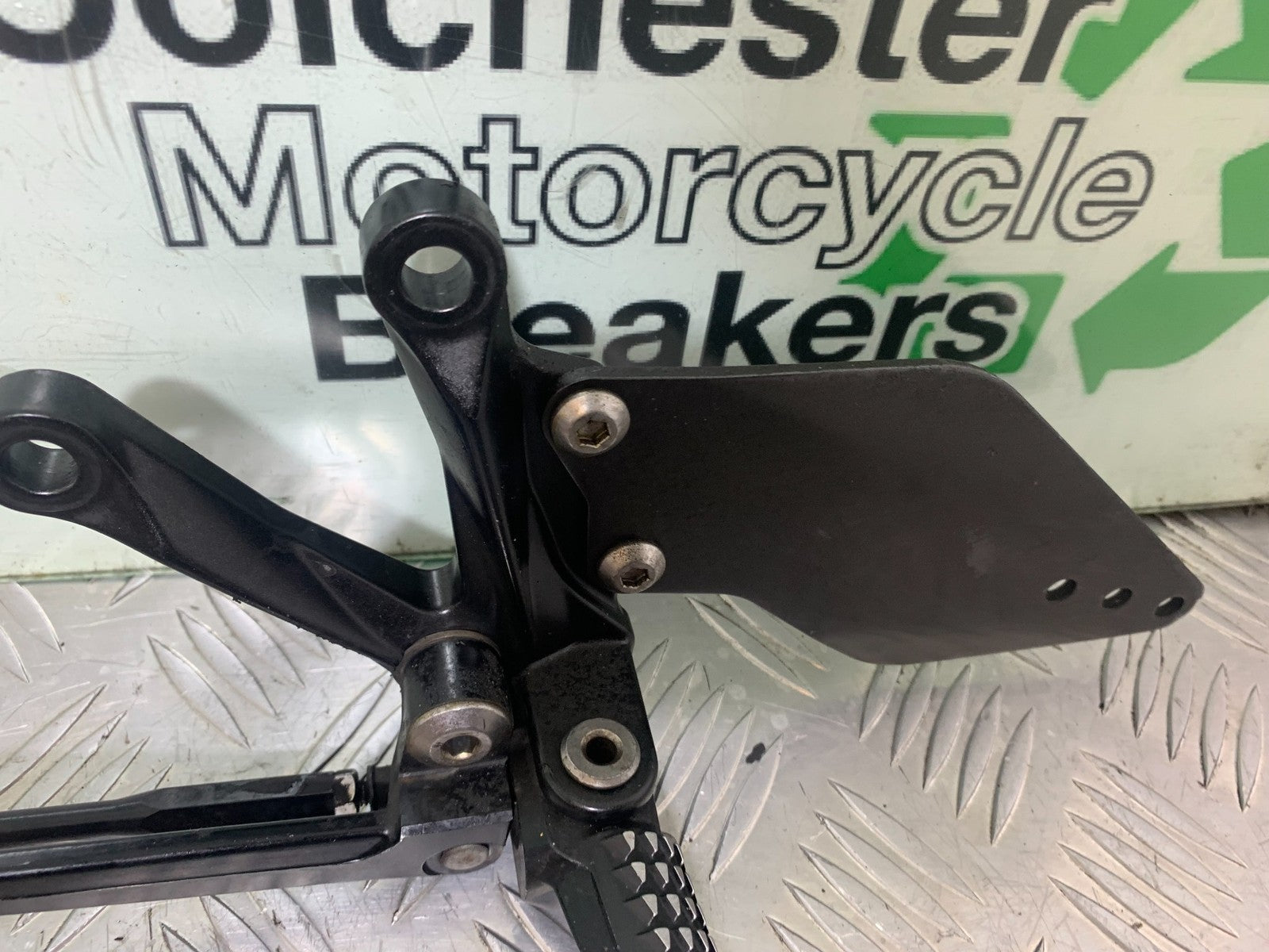 KAWASAKI ZX10R ZX10 R FRONT LEFT HANGER   2008-2010 (CMB1206)