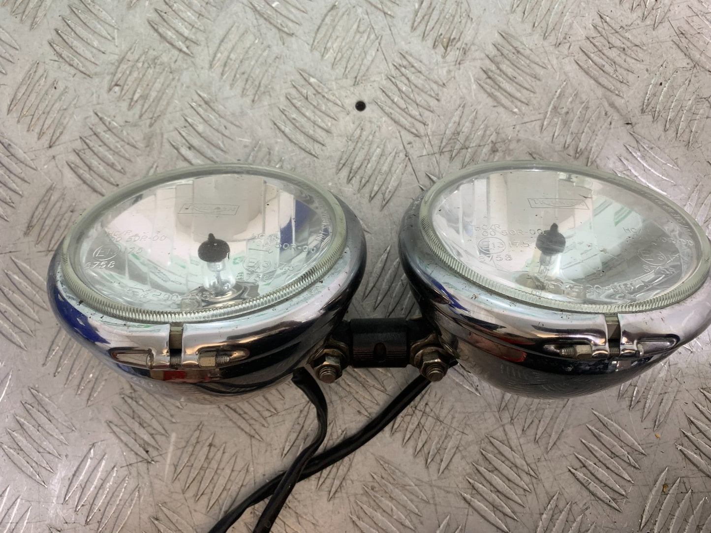 TRIUMPH 1050 SPEED TRIPLE HEADLIGHTS  YEAR 2005-2007 (CMB1322)