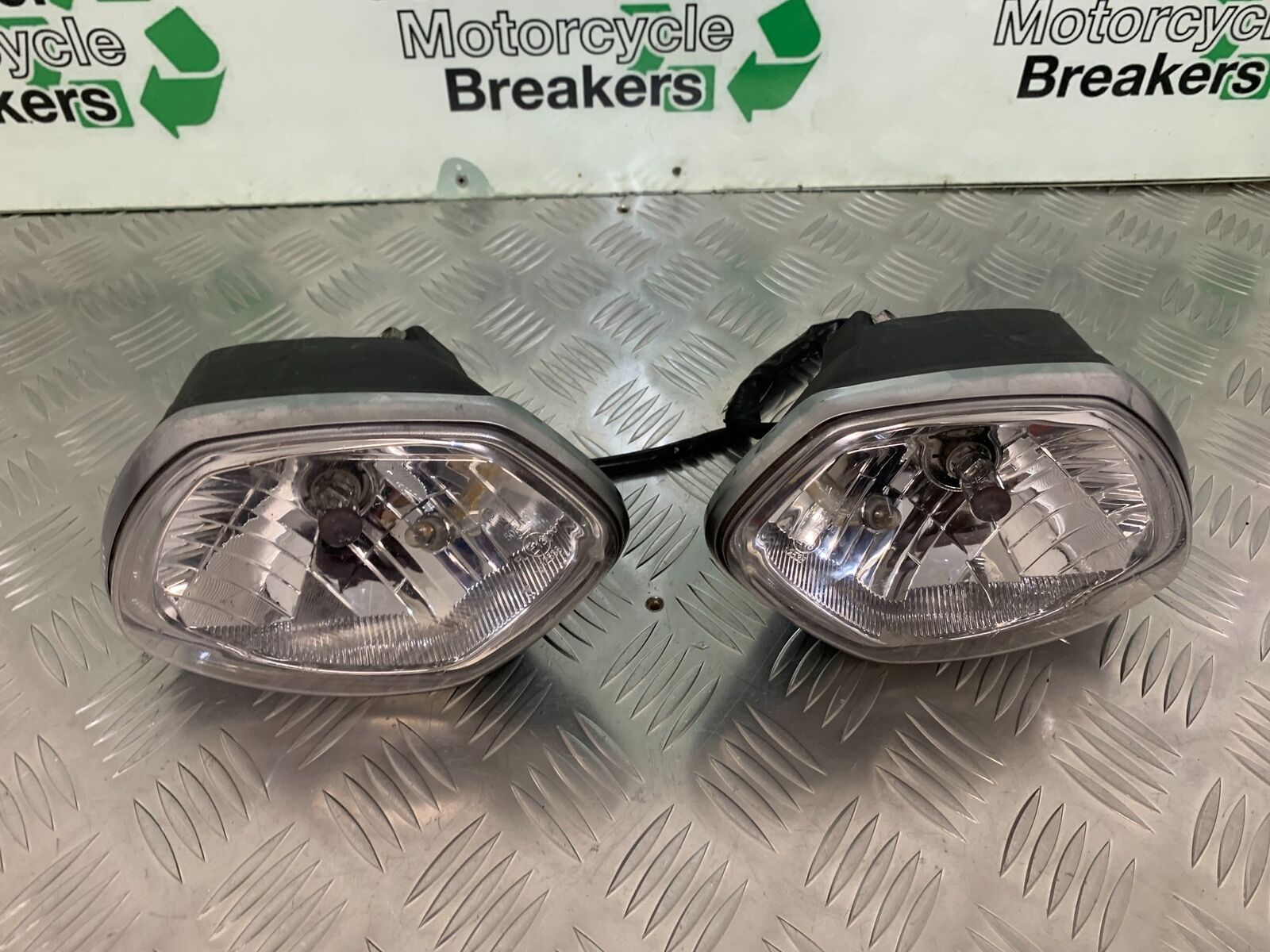 TRIUMPH SPEED TRIPLE R 1050 HEADLIGHTS   YEAR 2014 (STOCK 934)